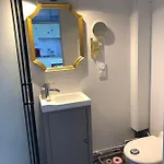 Juste Au Dessus De La