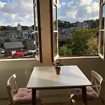 Juste Au Dessus De La