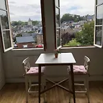 Juste Au Dessus De La