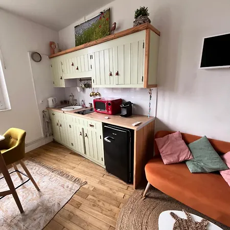 Juste Au Dessus De La 公寓 *