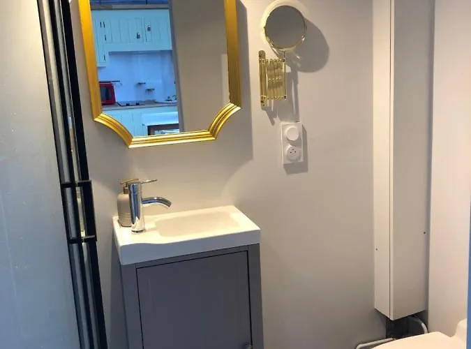 Juste Au Dessus De La